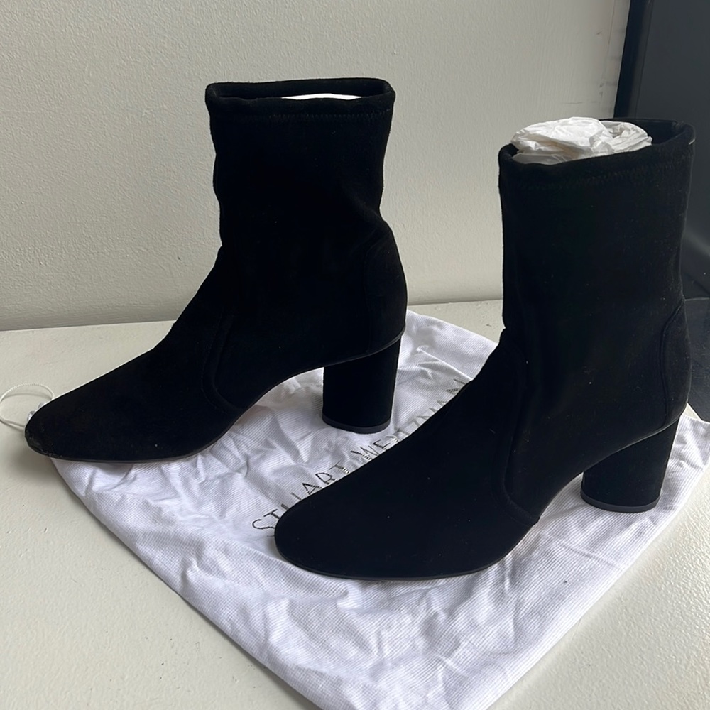 Stuart Weitzman “The Margot 75” suede booties